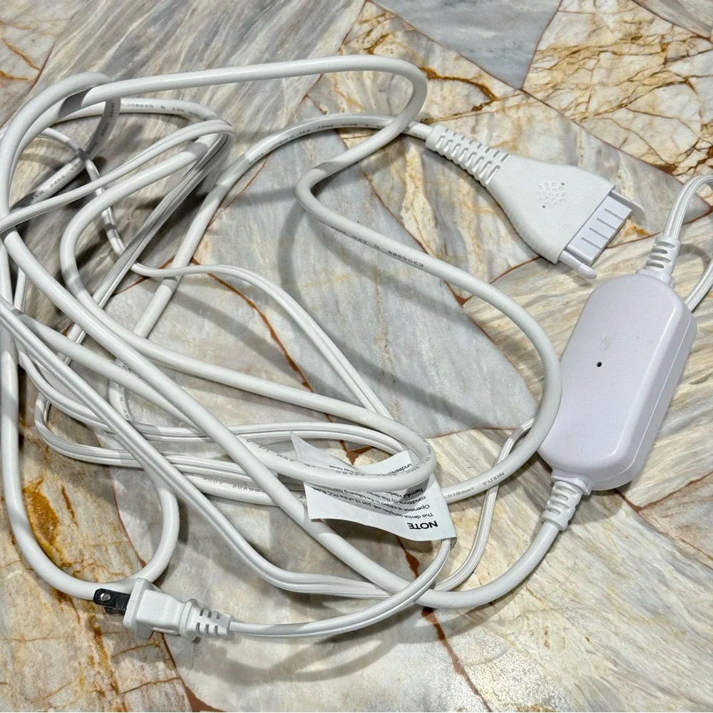 Universal‎ White Charging Cable